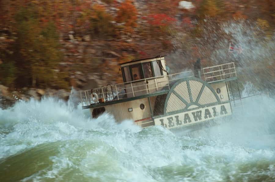 Niagara Adventure Theater Experience with Popcorn included - Large-format pictures and a thunderous soundtrack