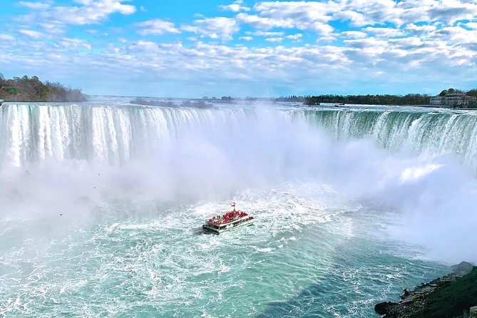 Niagara Falls Canada 3-Hour Tour w/Boat & Behind the Falls - A fast, well-planned way to see Niagara Falls