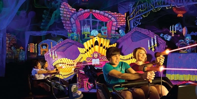Niagara Falls, Canada: Clifton Hill 6 Attraction Fun Pass - Choose your mini golf theme with care