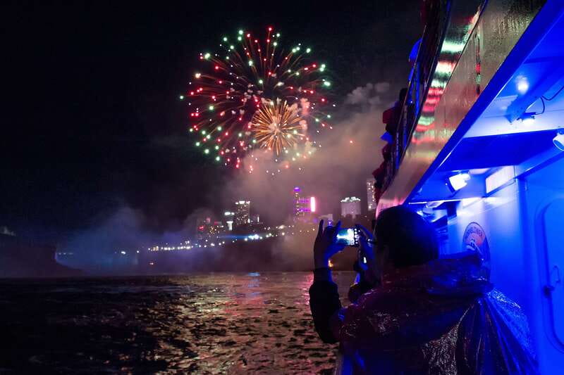 Niagara Falls, Canada: Evening Fireworks Cruise - Getting to the boat at 5920 Niagara Parkway