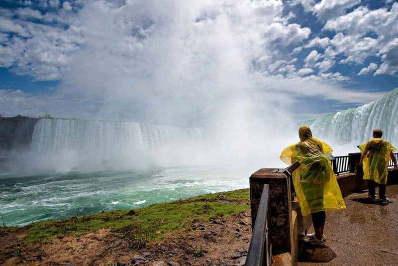 Niagara Falls, Canada: Sightseeing Tour with Boat Ride - Journey Behind the Falls and the 130-year-old tunnels