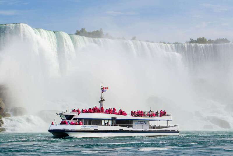 Niagara Falls, Canada: Sightseeing Tour with Boat Ride - A guide can make the short schedule work
