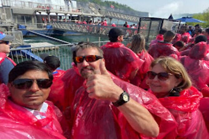 Niagara Falls Canada Walking Tour With Boat Cruise - Walking the Niagara Parkway for the best viewpoints