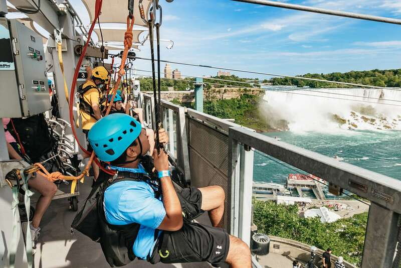 Niagara Falls, Canada: Zipline to The Falls - The shuttle back up the hill