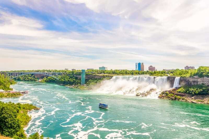 Niagara Falls: Canadian Side Day Trip with Maid of The Mist - The guides make the schedule work