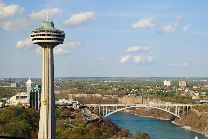 Niagara Falls Day Tour from Toronto - The Niagara Parkway sets the tone