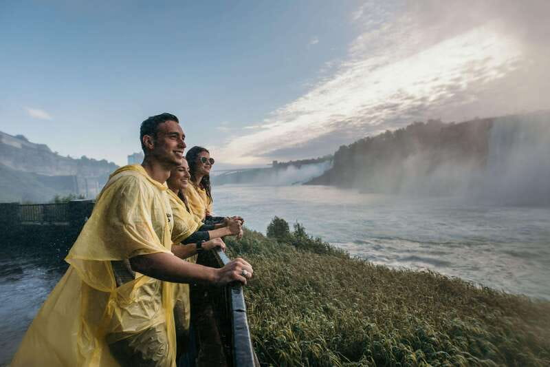 Niagara Falls from Toronto: Skip-the-Line Boat, Tower & JBF - Free time beside the Canadian Falls