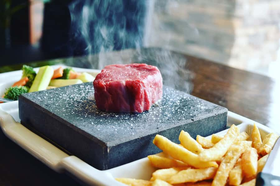 Niagara Falls: Guided Falls Tour with Dinner and Fireworks - Dinner at Steak Stone & Sushi
