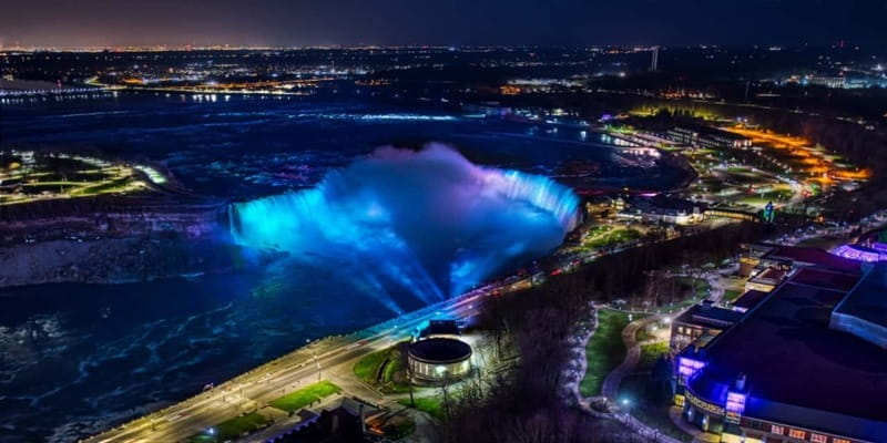 Niagara Falls: Guided Night Tour w/ Dinner & Hotel Transfer - Walking, Weather, and the Pace of the Evening
