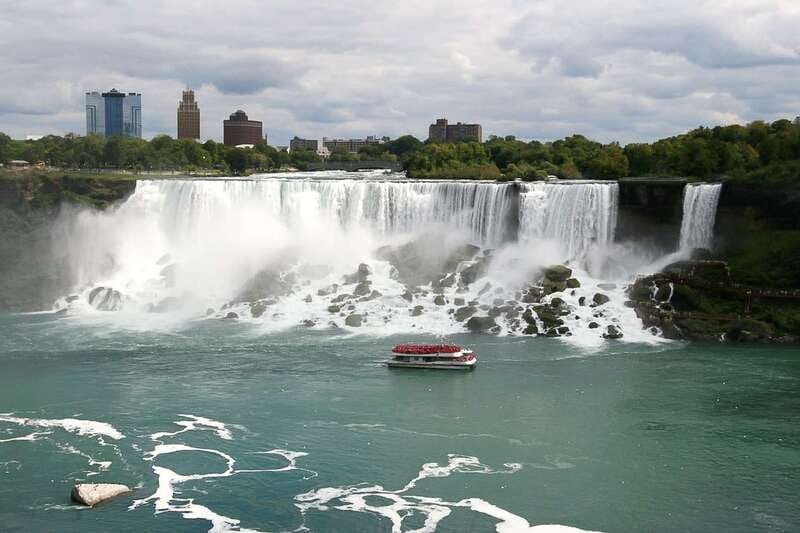 Niagara Falls, ON: Helicopter Ride with Boat & Skylon Lunch - Who will get the best value from this tour