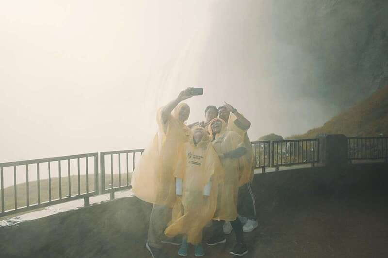 Niagara Falls, ON: Helicopter Ride with Boat & Skylon Lunch - Walking, weather, and what to bring