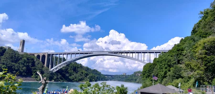Niagara Falls: Private Guided Tour with Trolley Ride - What the US trolley adds