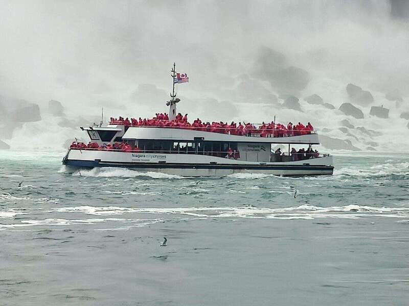 Niagara Falls Tour: Boat Ride, Journey Behind Falls and more - What the guides add to the morning