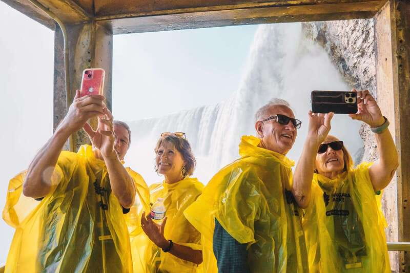 Niagara Falls Tour: Boat Ride, Journey Behind Falls and more - Queen Victoria Place and the first Falls viewpoints