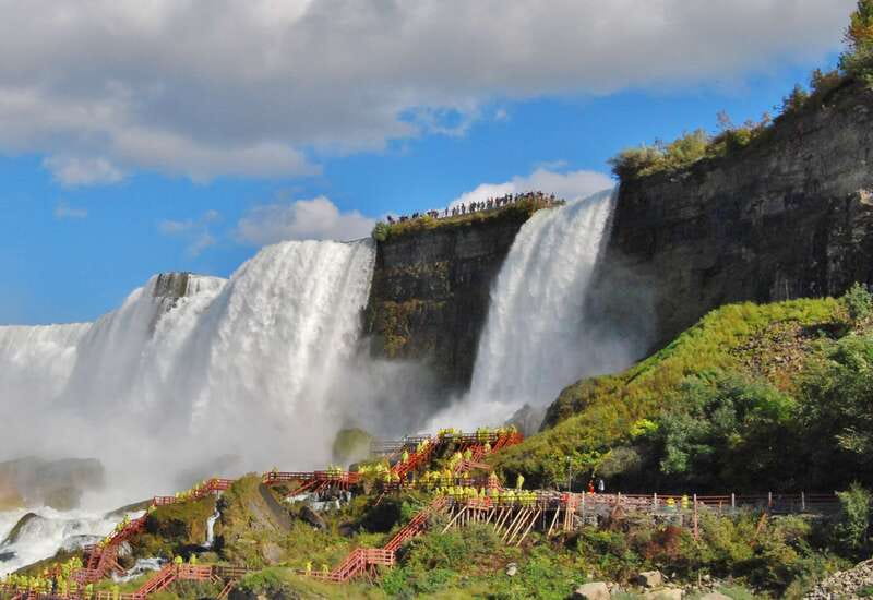 Niagara Falls: US & Canada Full-Day Tour & Lunch - One day, two countries, and nearly every major viewpoint