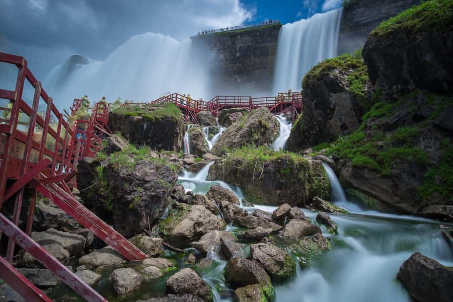 Niagara Falls USA: Day/Night Tour with Light Show & Boat - The evening illumination changes the mood