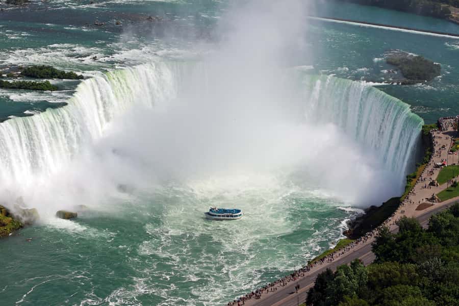Niagara Falls USA: Day/Night Tour with Light Show & Boat - Guides can make or break the day
