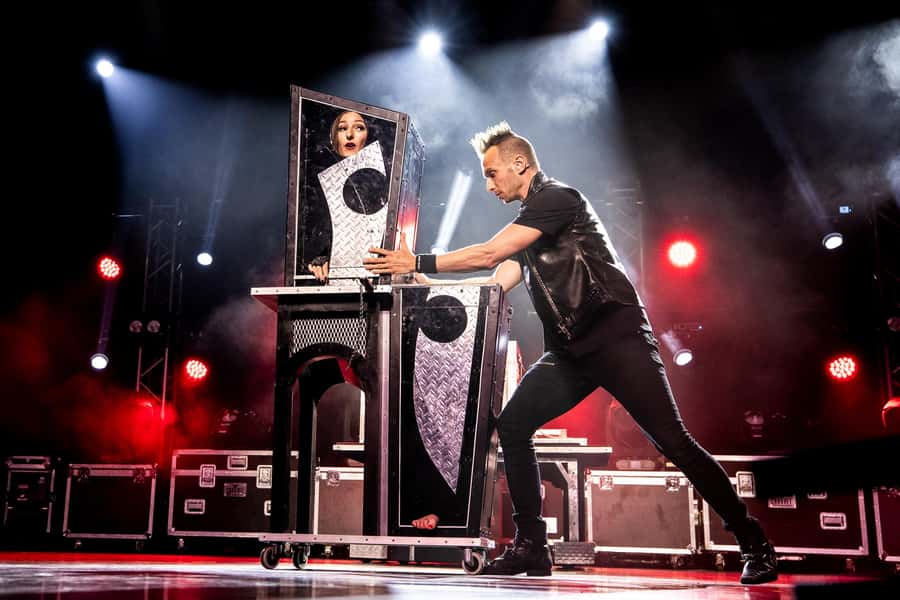Niagara Falls, USA: Magic Theatre - Illusionist Leon Etienne - A 90-Minute Evening That Works for Families
