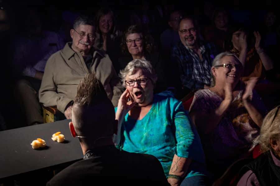 Niagara Falls, USA: Magic Theatre - Illusionist Leon Etienne - Seats, Timing, and the Practical Details