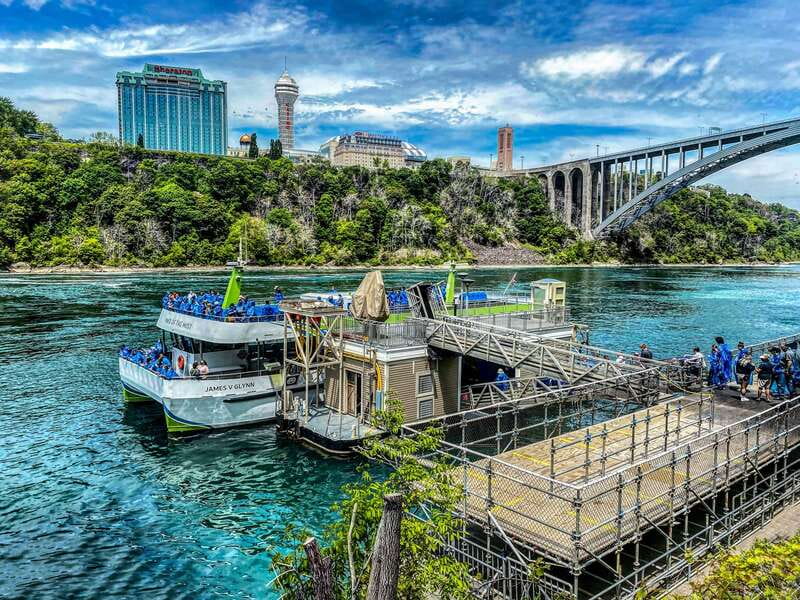 Niagara Falls, USA: Maid of Mist & Cave of Winds Combo Tour - Walking through Niagara Falls State Park