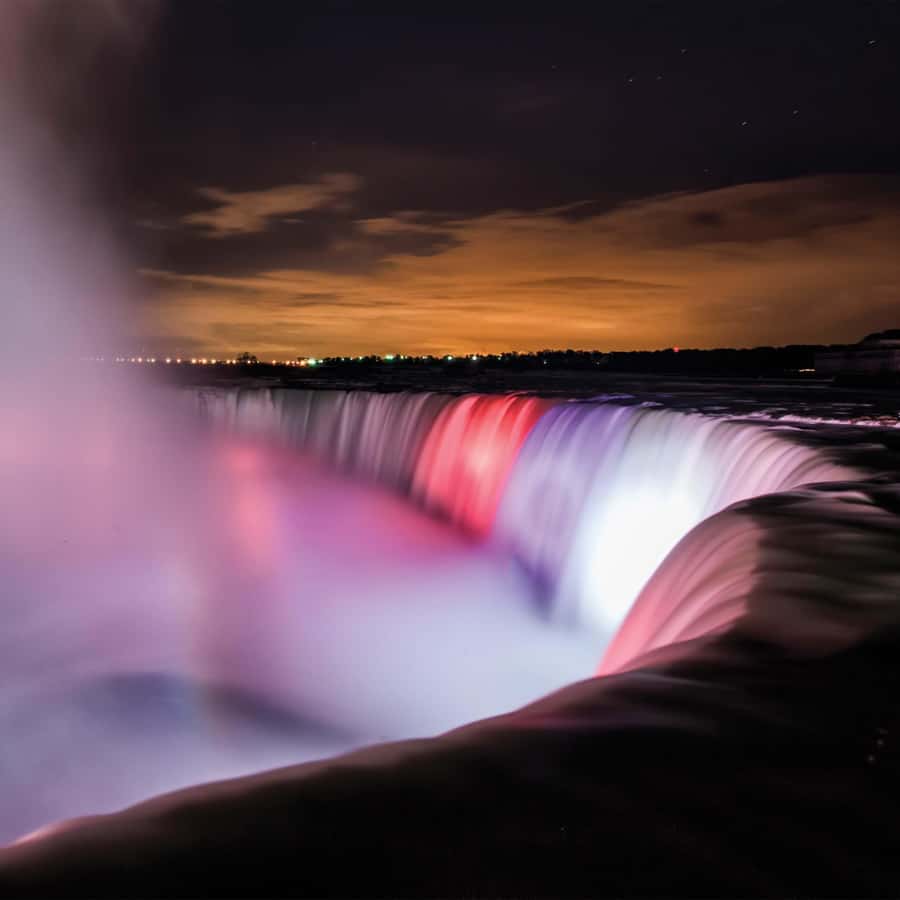 Niagara Falls, USA: Nightlight Experience with Fireworks - Why Niagara Falls changes after sunset