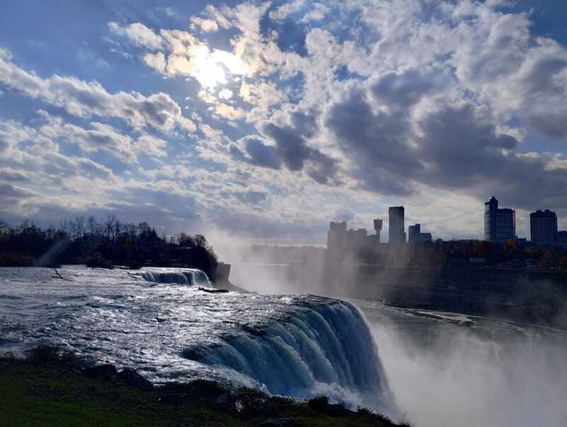 Niagara Falls: USA Side Guided Tour - Stedman’s Bluff, Tesla’s statue, and the stories between stops