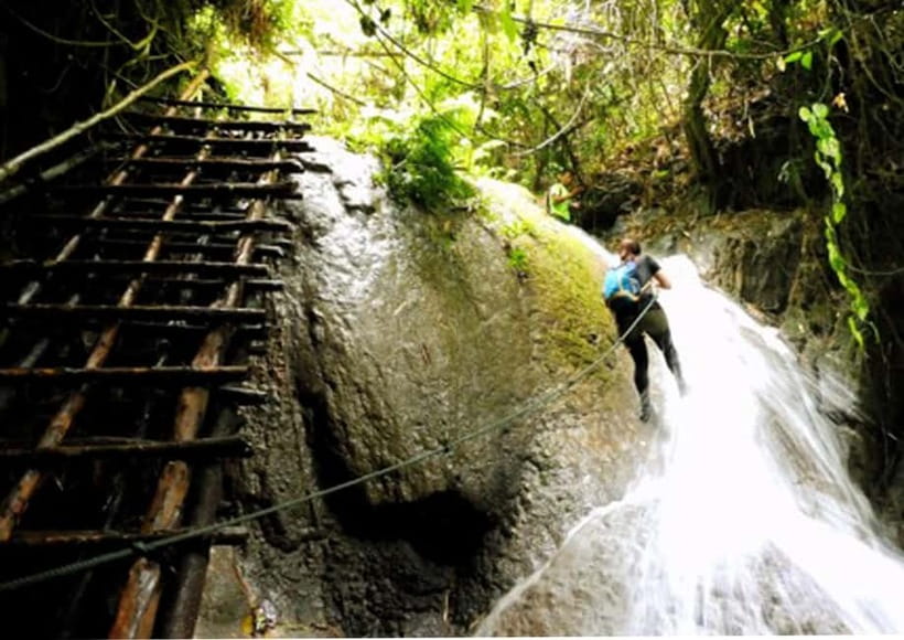 Nong Khiaw: 100 Waterfalls, Nam Ou & Khmu Village Day Tour - Walking from Done Khoun to the 100 Waterfalls