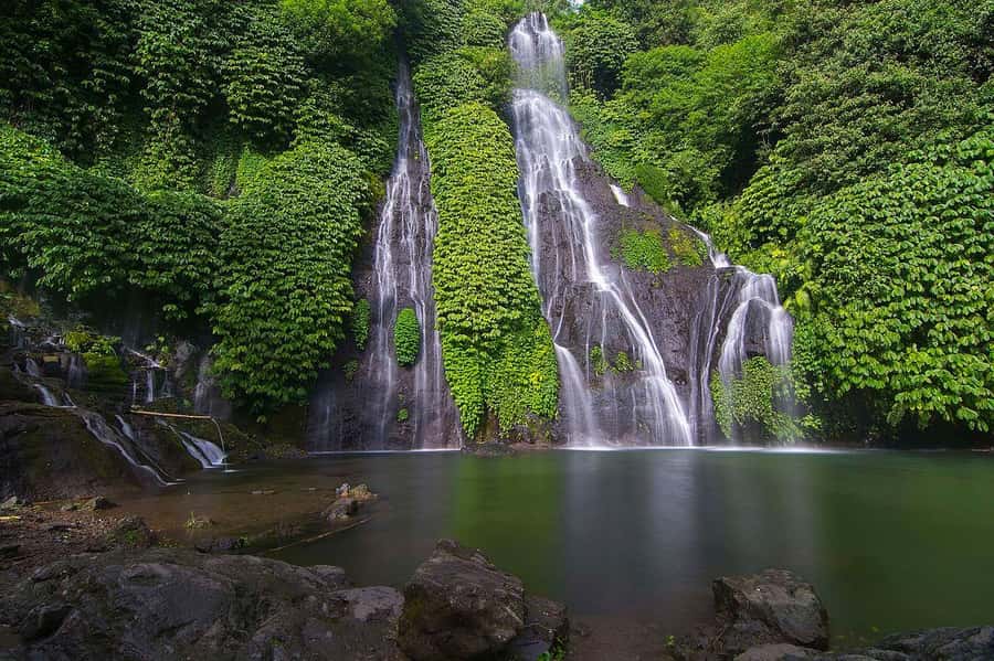 North Bali: Banyumala Waterfall and Ulun Danu Beratan Temple - Ulun Danu Beratan Temple beside Lake Bratan
