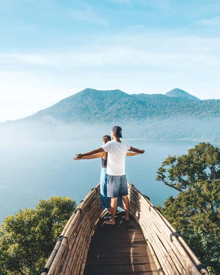 North Bali: Ulun Danu, Waterfalls, Swing and Monkey Forest - The private guide makes the difference