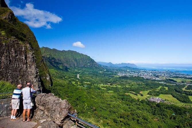 Oahu Circle Island Tour with Waimea Waterfall - Macadamia nuts, coffee, and Chinaman’s Hat