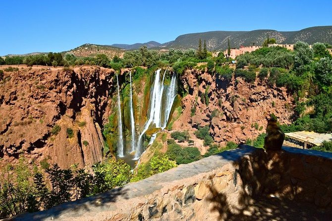 Ouzoud Waterfalls Guided Hike and Boat Trip from Marrakech - Arriving at the cascades and meeting your guide