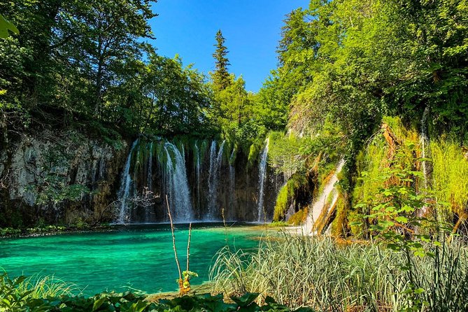 Plitvice Lakes 3,5h tour with panoramic boat ride - How the electric train improves the route
