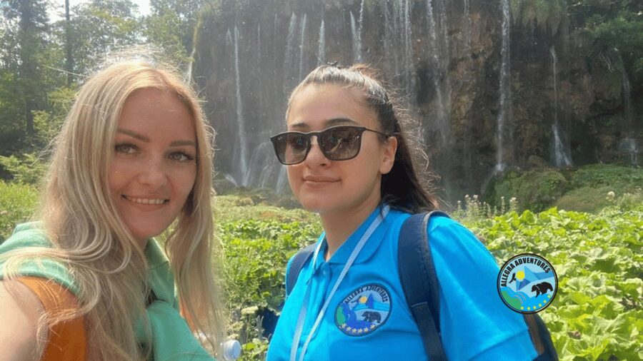 Plitvice Private Tour: Secured Tickets, Train & Boat Ride - Canyon views before the descent