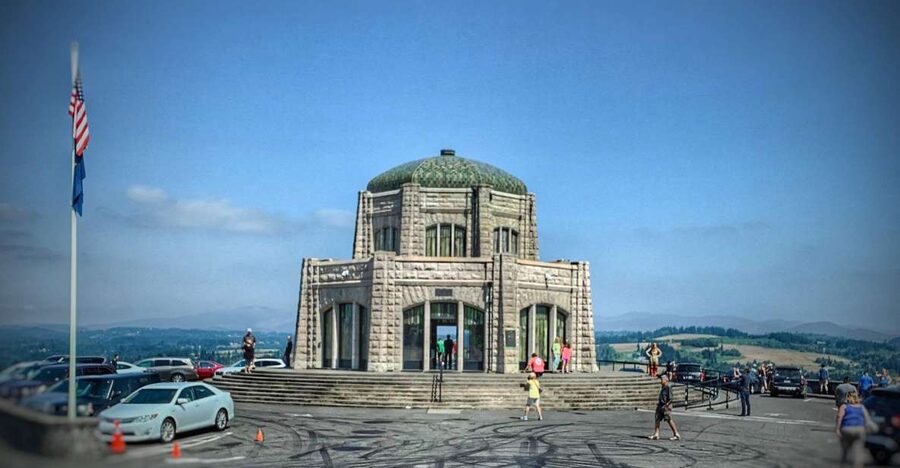 Portland: Columbia River Gorge Waterfalls Morning Tour - Vista House combines history with a sweeping overlook