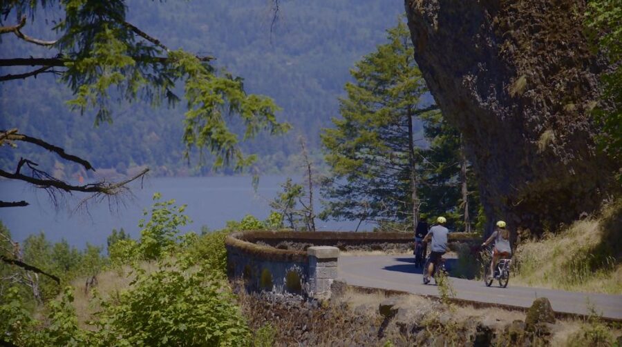 Portland: E-Bike Tour at Multnomah Falls - Crown Point changes the view completely