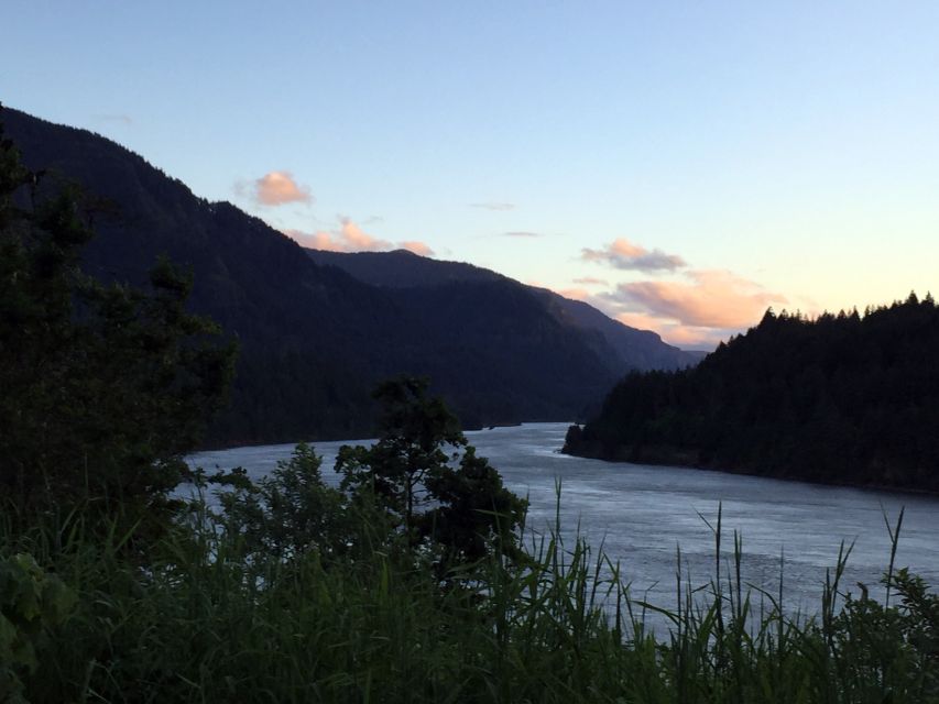 Portland: Mount Hood Wine and Waterfalls Full-Day Tour - Practical tips for making the day better