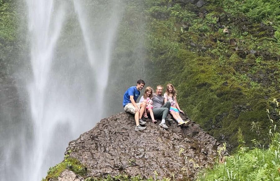 Portland: Multnomah Falls Sunset Guided Tour of 5 Waterfalls - Starting at Migration Brewing or from your Portland hotel