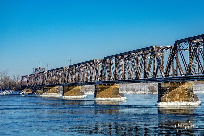 Private ROUNDTRIP Transfer Buffalo Airport (BUF)-Niagara Falls - From Buffalo Airport to Niagara Falls Without the Usual Scramble