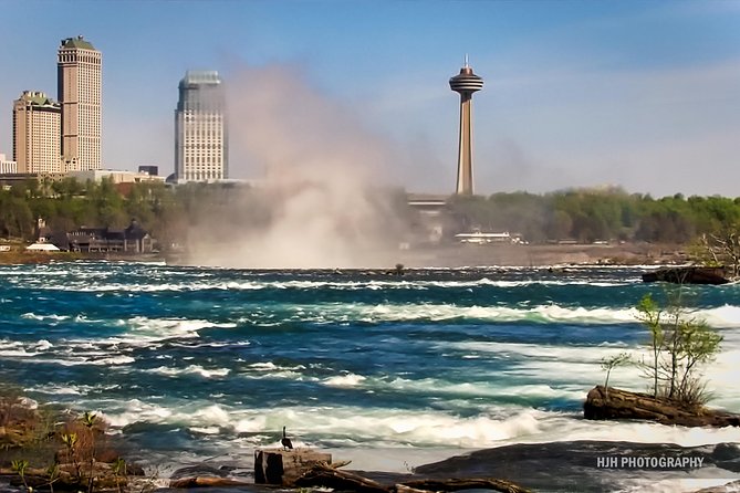 Private ROUNDTRIP Transfer Buffalo Airport (BUF)-Niagara Falls - The Border Crossing Is Part of the Value