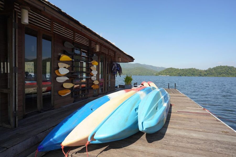 Private Sticky Waterfall & Floating Srilanna National Park - Timing, transport, and the private format