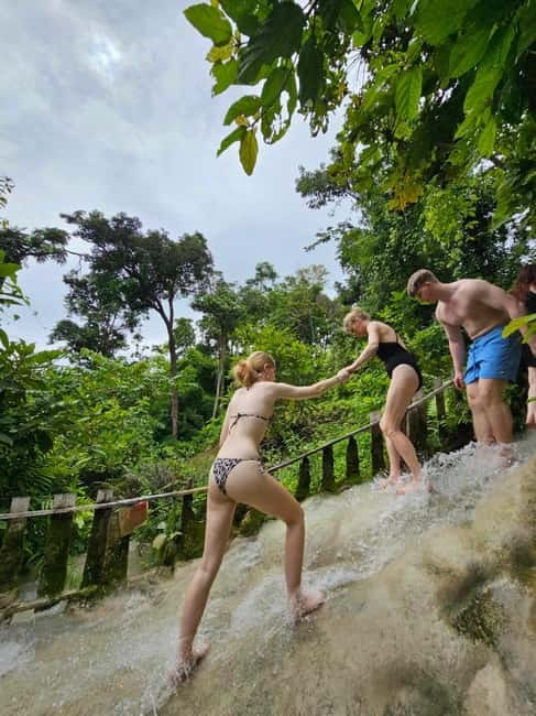 Private : Sticky Waterfall & Secret Temple & Karen Village. - Entering the forest temple and upper cave
