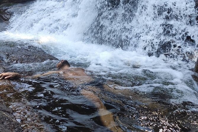 Private Waterfalls and Still Jeep 4x4 6hrs by Jango Paraty - Who should book this experience
