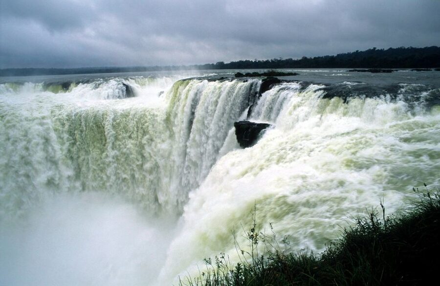 Puerto Iguazu: Argentine Falls & Great Adventure Boat - Guides, pace, and the small practical details