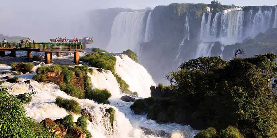 Puerto Iguazu: Iguaza Falls Brazilian Side & Bird Park Tour - The morning pickup and the trip into Brazil