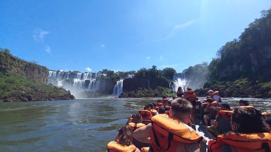 Puerto Iguazú: Iguazú Falls Adventure with 4WD & Boat Ride - Devil’s Throat and the force of Iguazú
