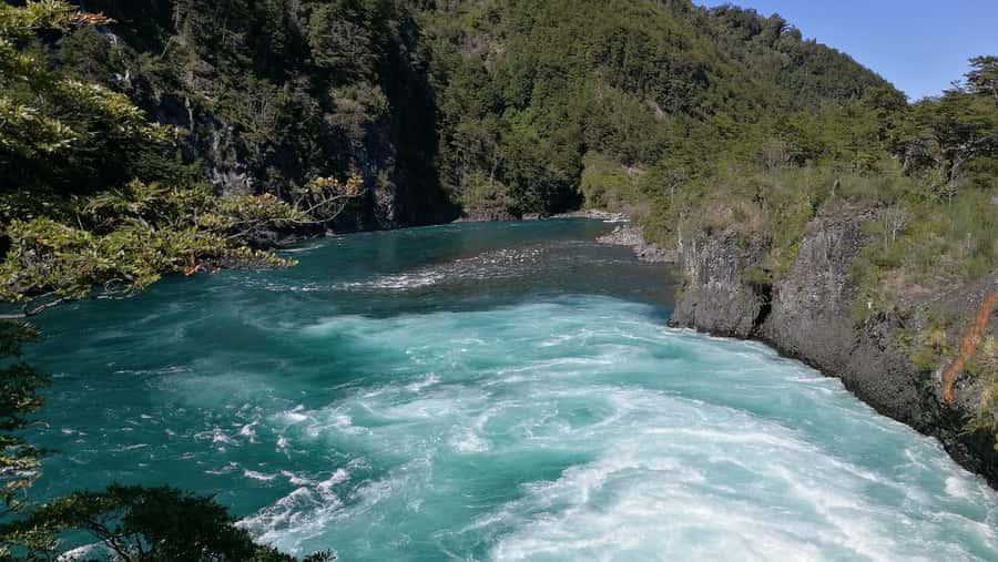 Puerto Montt: Osorno Volcano and Petrohué Falls Guided Tour - Osorno Volcano and the climb to 1,240 meters