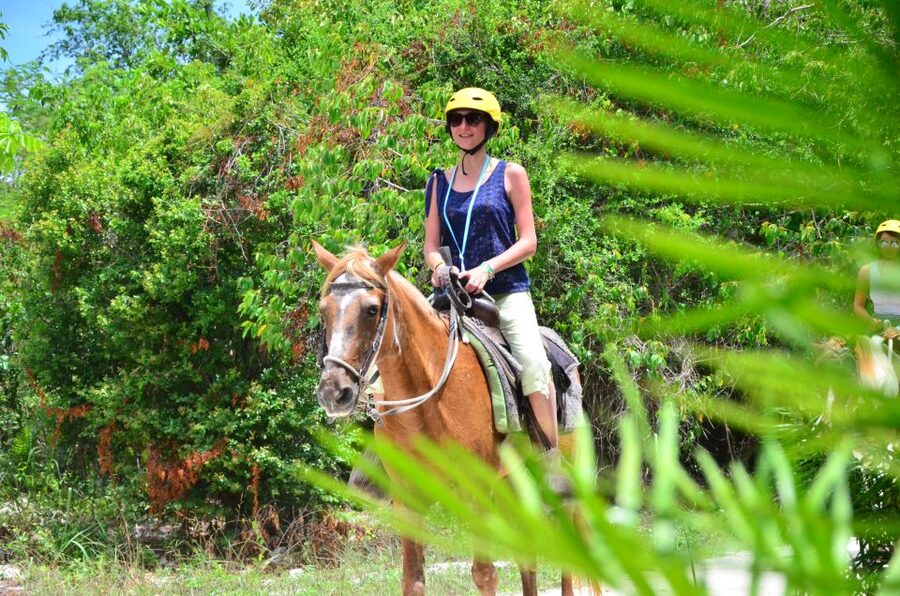 Punta Cana: Bávaro Adventure Park Horse Riding & Waterfalls - Dominican lunch after the water stop
