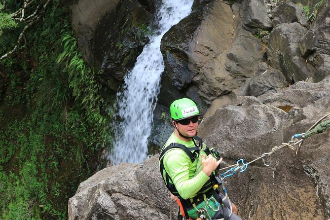 Rappel Maui Waterfalls and Rainforest Cliffs - Garden of Eden and the rainforest approach