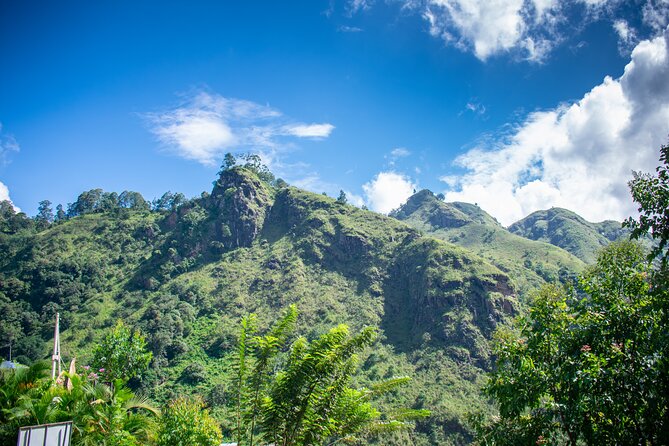Ravana Odyssey Hop on Tour Ella to Ravana Falls - The first views of Little Adams Peak and Ella Rock