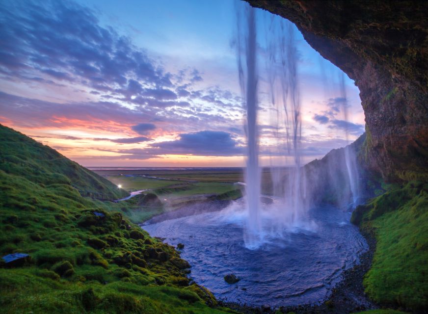 Reykjavík: 2-Day Tour with Icebergs, Glaciers & Waterfalls - Diamond Beach and the value of changing weather
